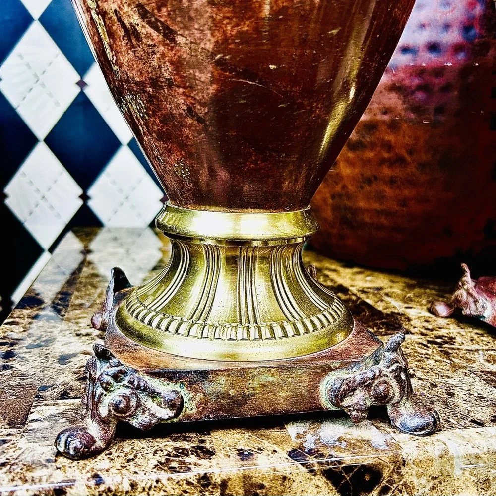 Neoclassical Gilt Metal Urn Pair Mid Century Modern‎ Hollywood Regency Luxury - Picture 15 of 16